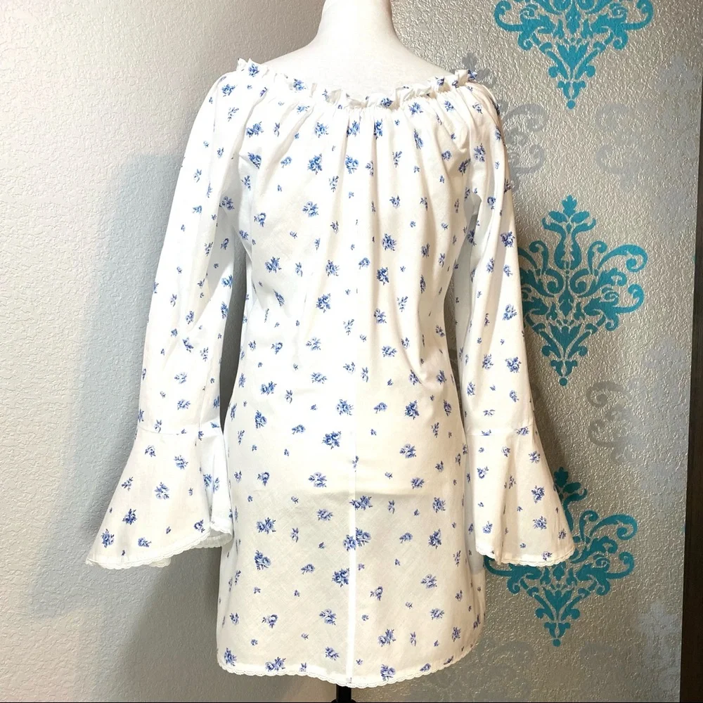 Vintage Victoriaโs Secret Blue Rose Print Bell Sleeve Chemise Nightgown
Size M - Picture 4 of 9